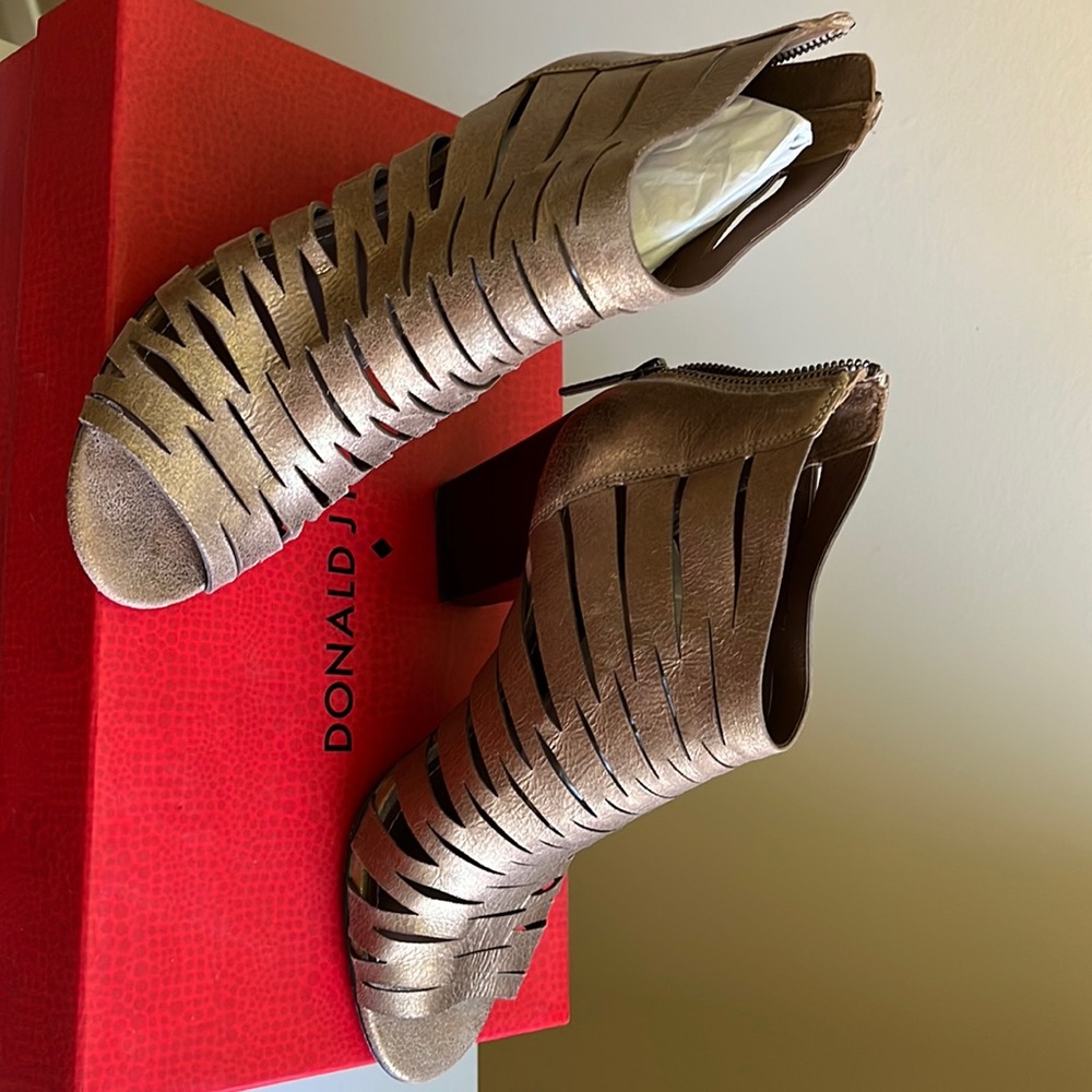 Used only once. Donald J Pliner. Light Bronze size 7M.
